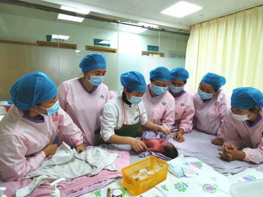 凌云县妇婴监护型护送